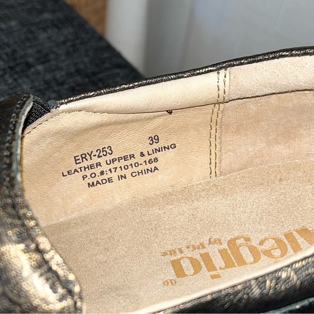 Alegria Eryn Bronze Tooled Leather Clogs Slip On Comfort Shoes EU 39 US 8 8.5 - Picture 7 of 7